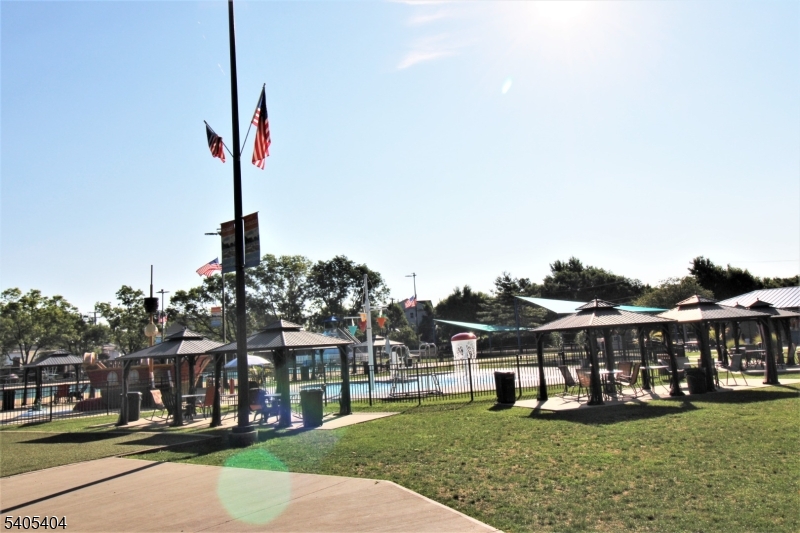 Harmon Cove Towers - Residential