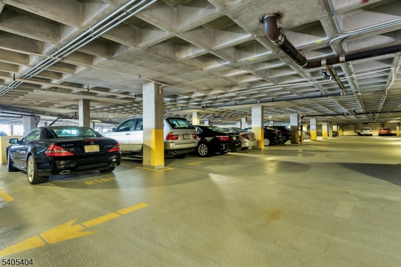 Harmon Cove Towers - Residential