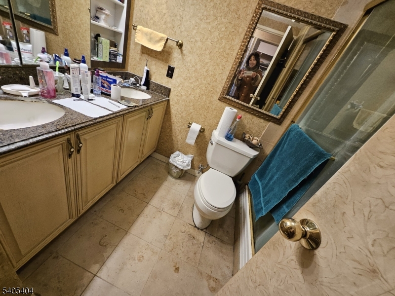 Harmon Cove Towers - Residential