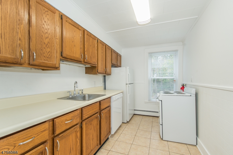 CLOSE TO TOWN - Residential Lease