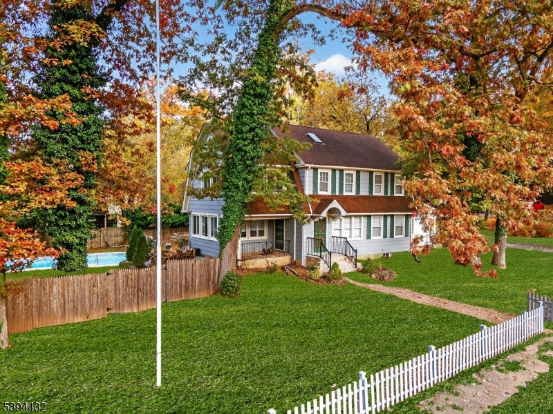 SLEEPY HOLLOW AREA - Residential