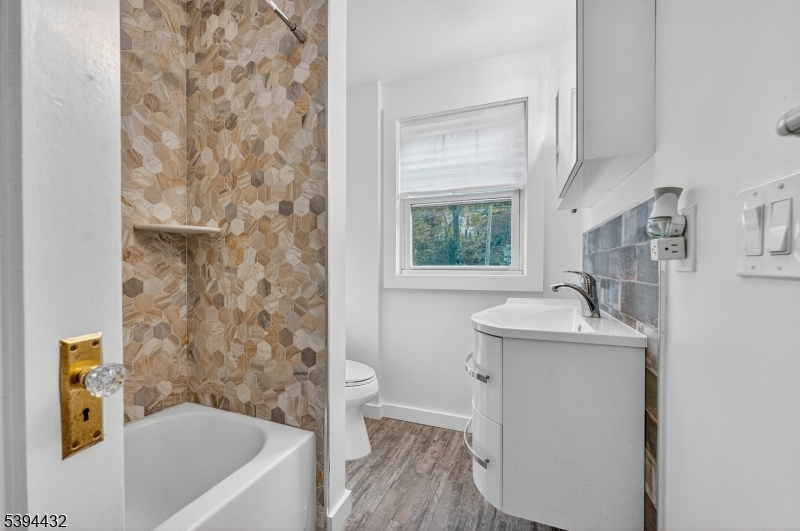 SLEEPY HOLLOW AREA - Residential