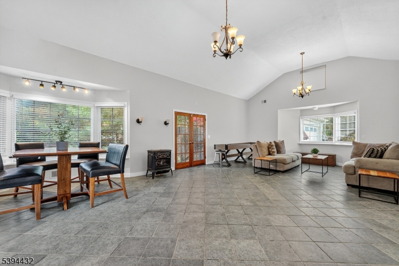 SLEEPY HOLLOW AREA - Residential