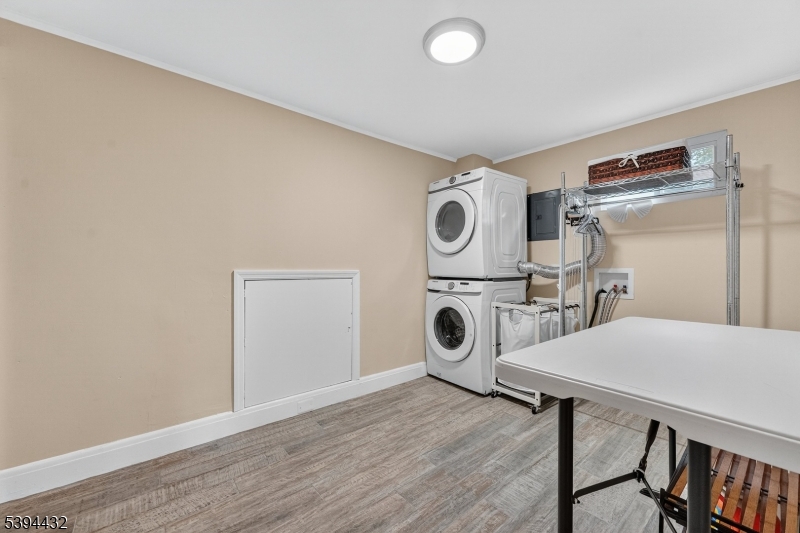 SLEEPY HOLLOW AREA - Residential