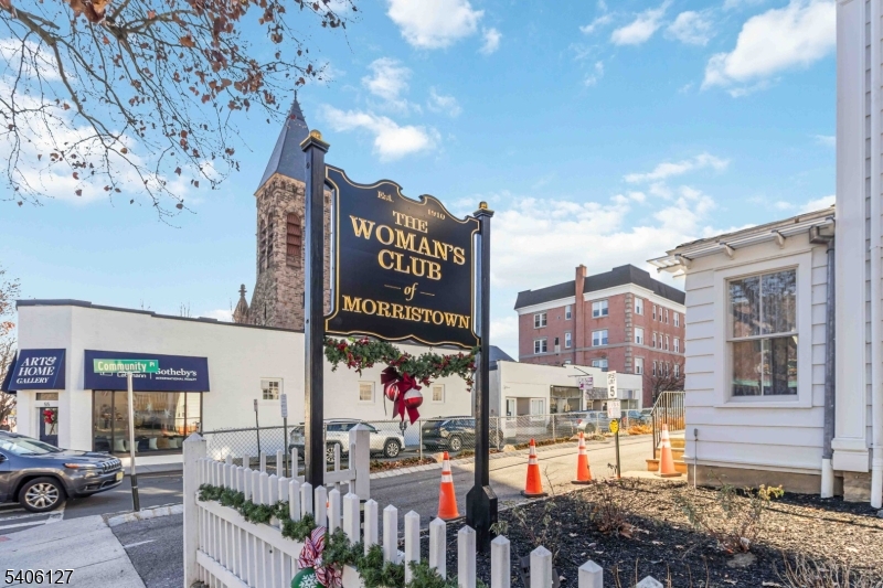 CENTRAL BUSINESS DISTRICT - Commercial Lease