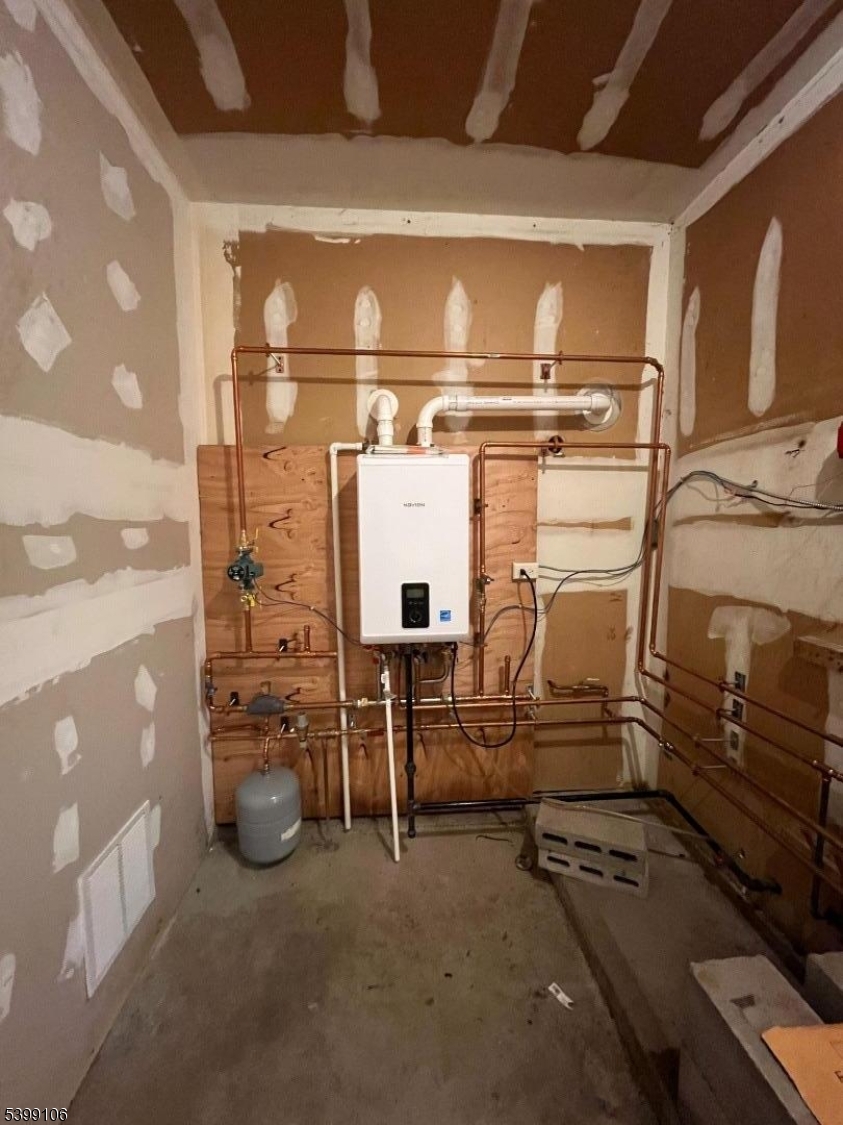 High Point Country Club - Residential Lease