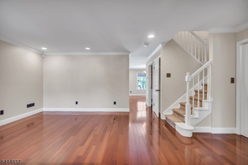 SQUAW BROOK RUN - Residential