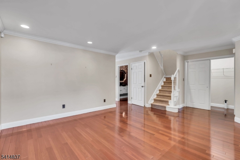 SQUAW BROOK RUN - Residential