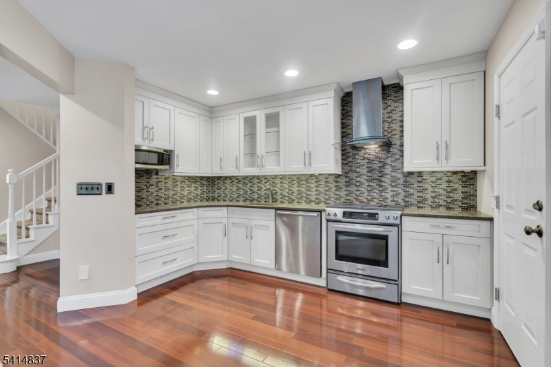 SQUAW BROOK RUN - Residential