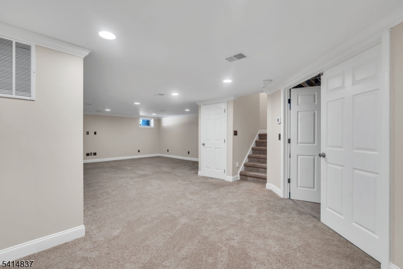 SQUAW BROOK RUN - Residential