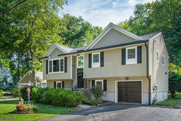 33 LAKESIDE AVE, BLOOMINGDALE, NJ 07403 - Image d2b9fc5714a0e2d2c04e2c41793dd8b7/1464178728