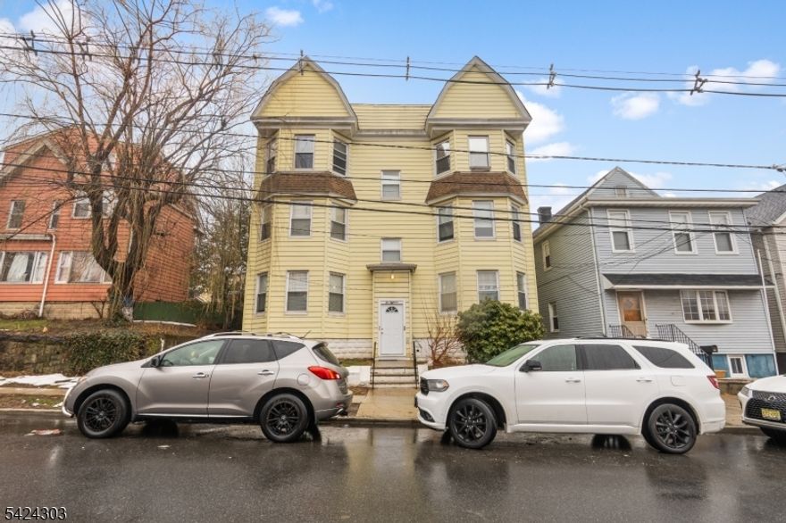 A two-bedroom, one-bathroom apartment is available now. It features an 839 SQFT of open-concept, eat-in kitchen and a living room , dining room, and is ready to be rented. FEEL FREE TO SET YOUR APPOINTMENT UP NOW AS YOUR APARTMENT IS AWAITING.