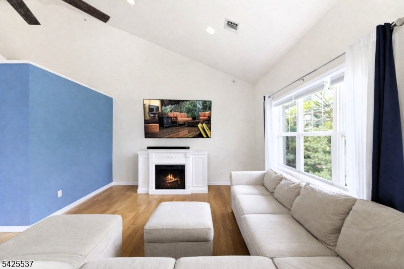 Condo/Coop/Townhouse - Residential