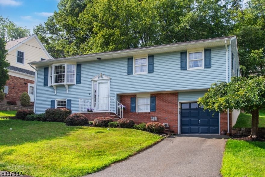 This spacious bi-level home offers beautifully designed living areas perfect for comfort and entertaining. Situated in highly sought-after Elba Point community, this property offers access to a clubhouse with vibrant calendar of activities and events, beach rights Lake rights included with optional membership. Embrace the Lake lifestyle!