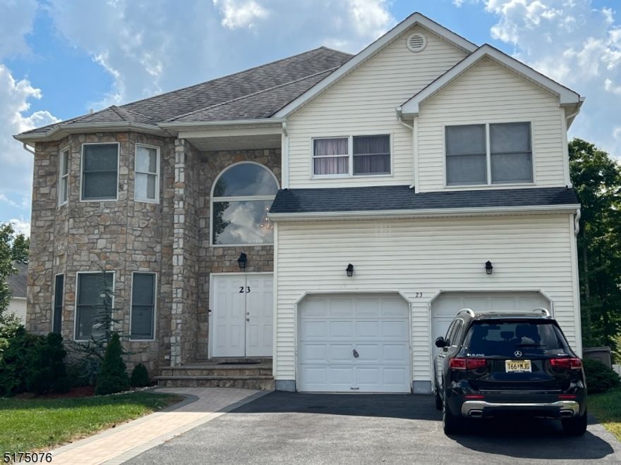 This 4 BDR 3.5 Bathroom home has First floor office. Open floor plan with 2 story foyer and Family room, 9 feet ceiling on first floor. All hard wood floors, all appliances making it ready to move in. Great location for commute, shopping and schools.