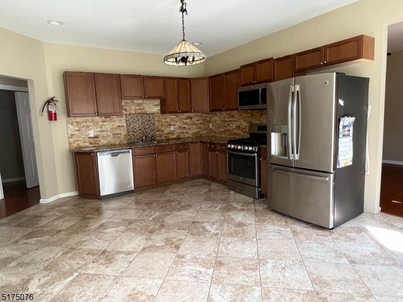 Mazdabrook - Residential Lease