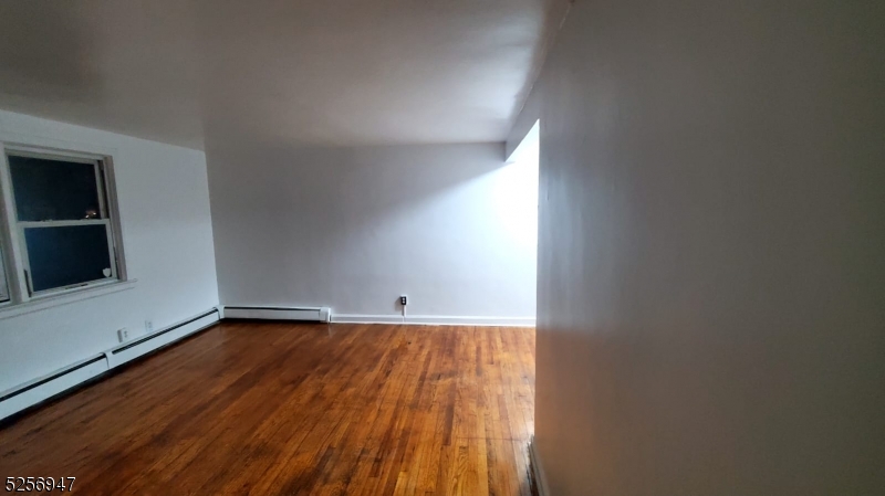 A beautiful one bedroom apartment on the 1st Floor. Big spacious living room and kitchen. Plenty of street parking and there is a public parking lot with plenty of parking spaces behind the apartment. This apartment is close to train stations ,  Easy access to transportation and New York City. Quiet one way street. 3 min from downtown Rahway. Close to all shopping centers Linden, Clark , and Woodbridge.