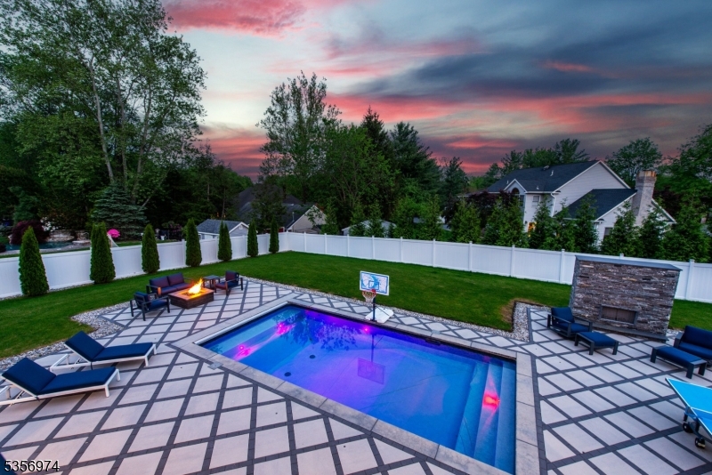 6 Dahl Dr