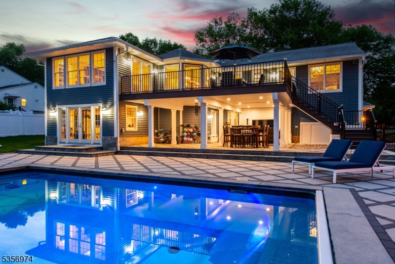 6 Dahl Dr