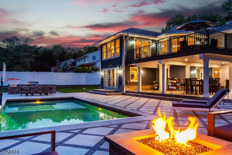 6 Dahl Dr