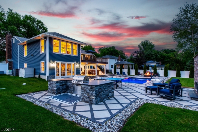 6 Dahl Dr