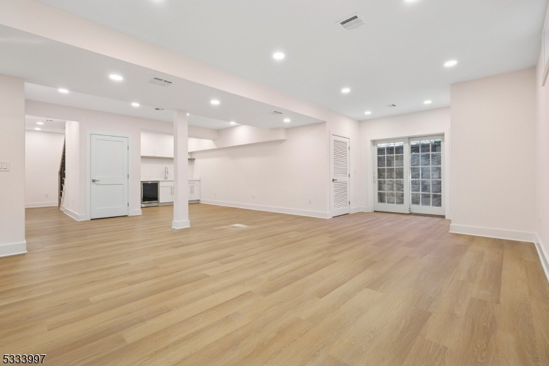 Riker Hill - Residential