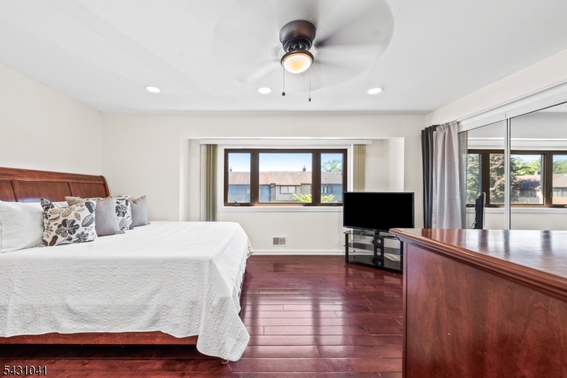 Brookside Sqaure - Residential