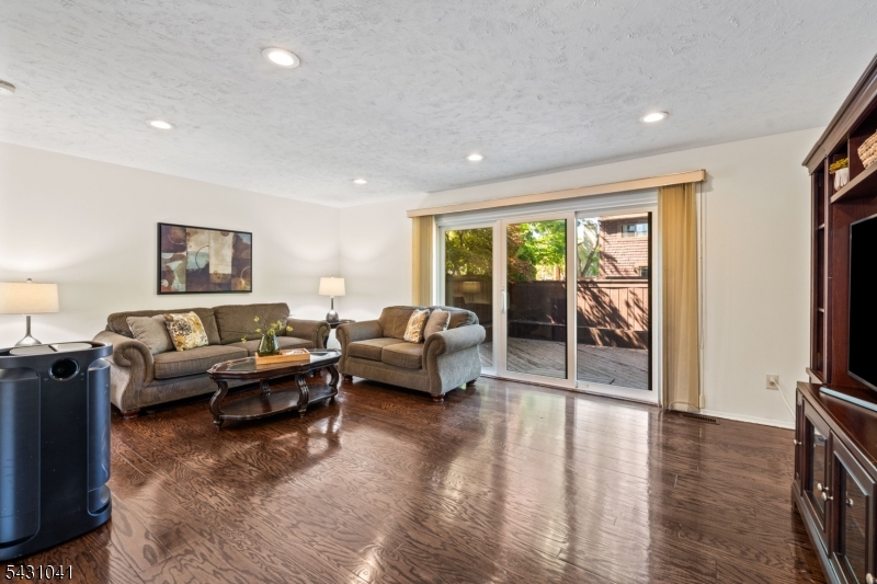 Brookside Sqaure - Residential