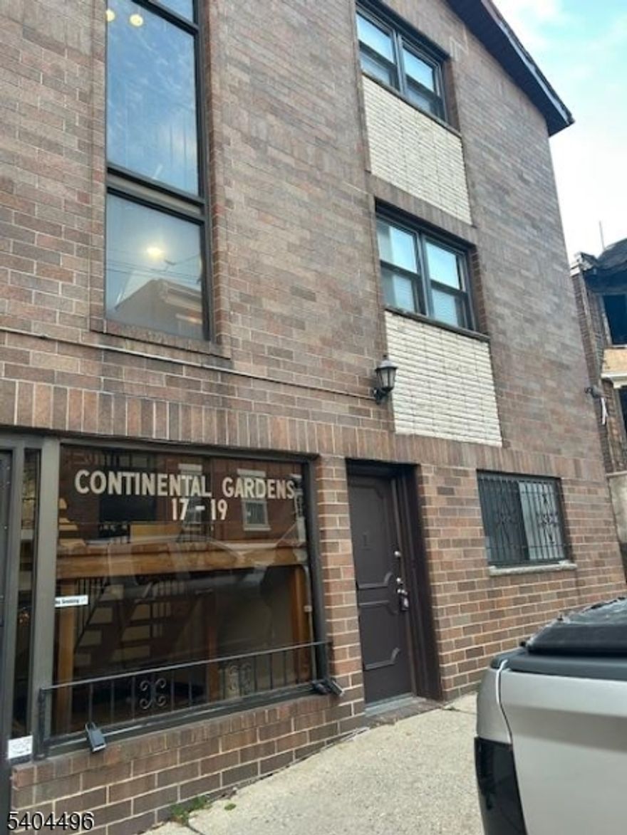 Charming Newly updated studio available for rent in Guttenberg.  This bright and well-maintained unit features a modern kitchen with updated cabinets and appliances, refreshed bathroom, and new flooring throughout.  Conveniently located near public transportation, shopping, restaurants, and Easy commute to NYC.  Ideal for a tenant seeking a clean, move-in ready home in a great location.