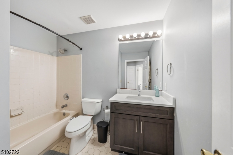 COUNTRYSIDE - Residential