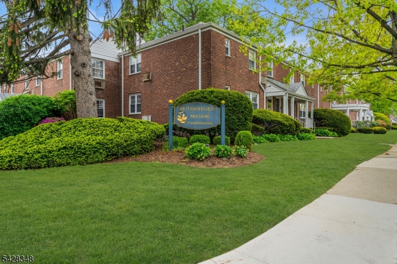 Rutherford Manor - Residential