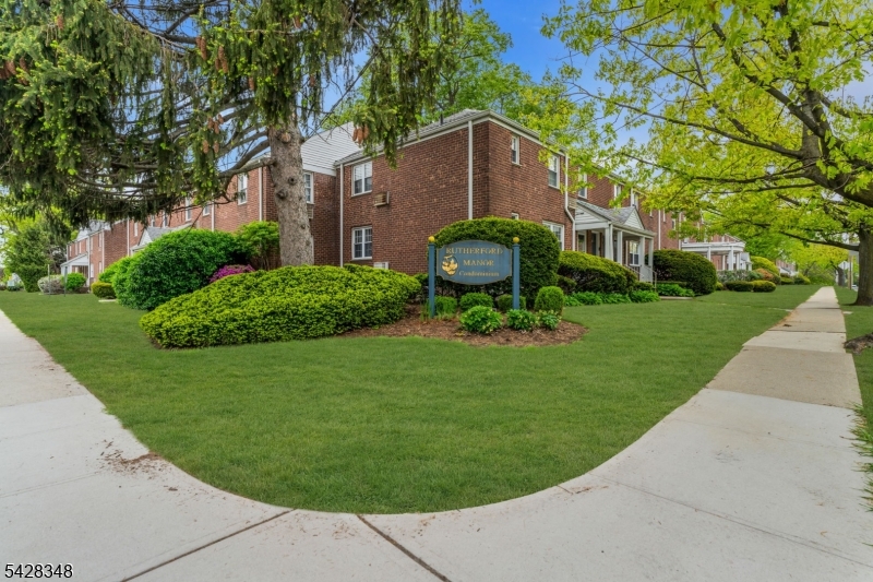 Rutherford Manor - Residential