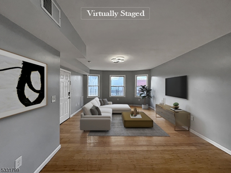 Newark City, New Jersey 07112, United States, 3 Bedrooms Bedrooms, ,1 BathroomBathrooms,Residential,Active,19776