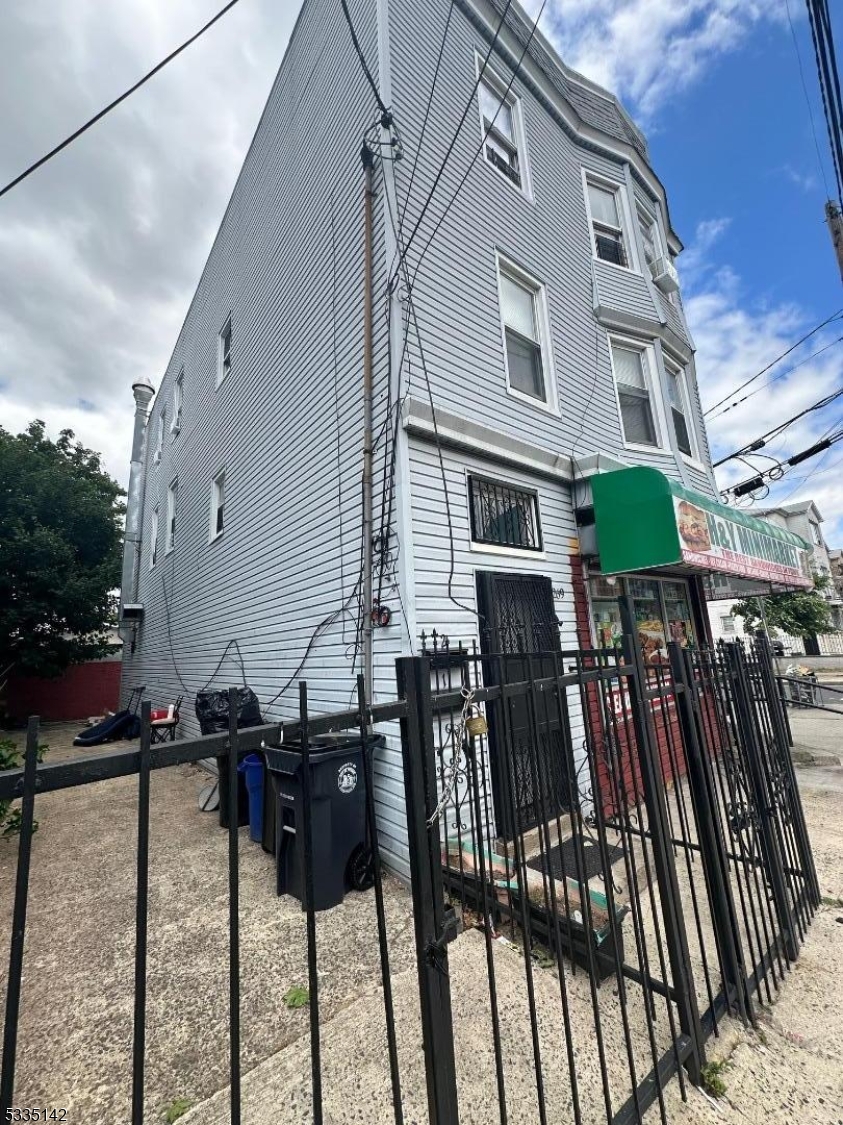 269 S 11th St