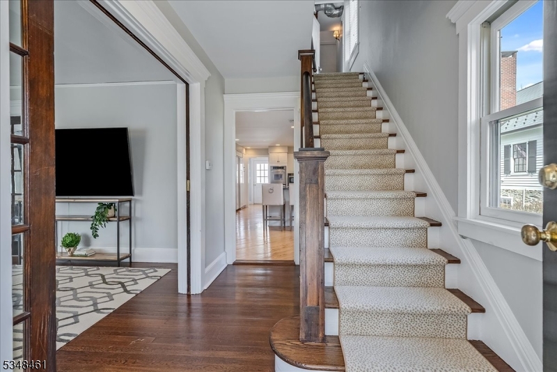 47 W Main St