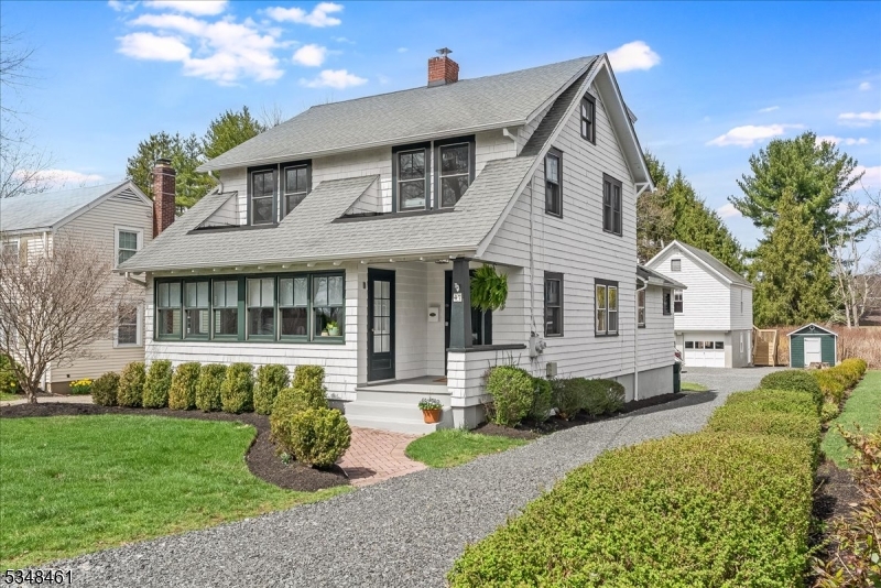 47 W Main St