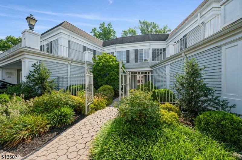 SUTTON WOODS - Residential