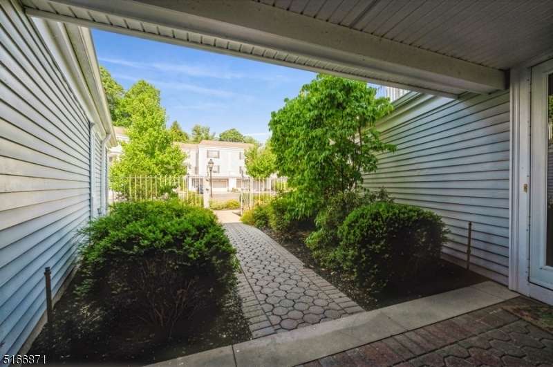 SUTTON WOODS - Residential