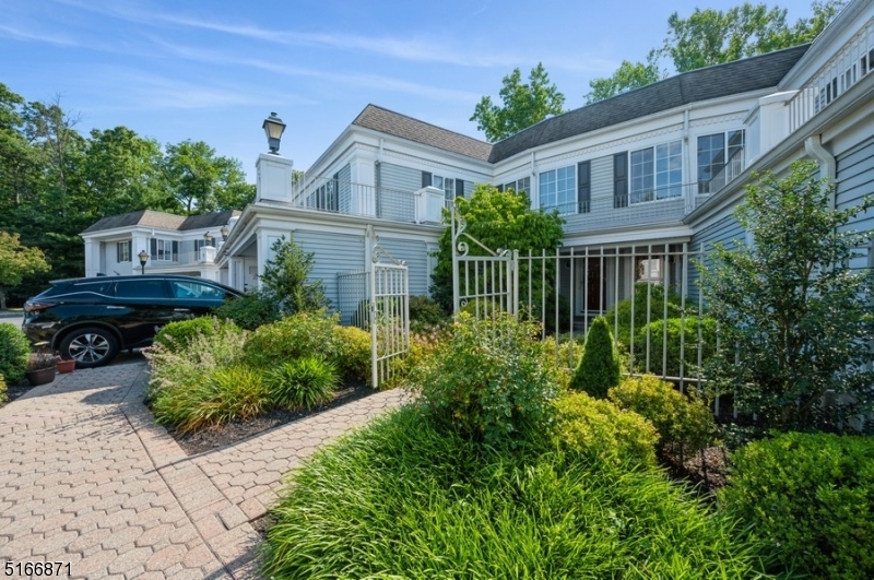 SUTTON WOODS - Residential