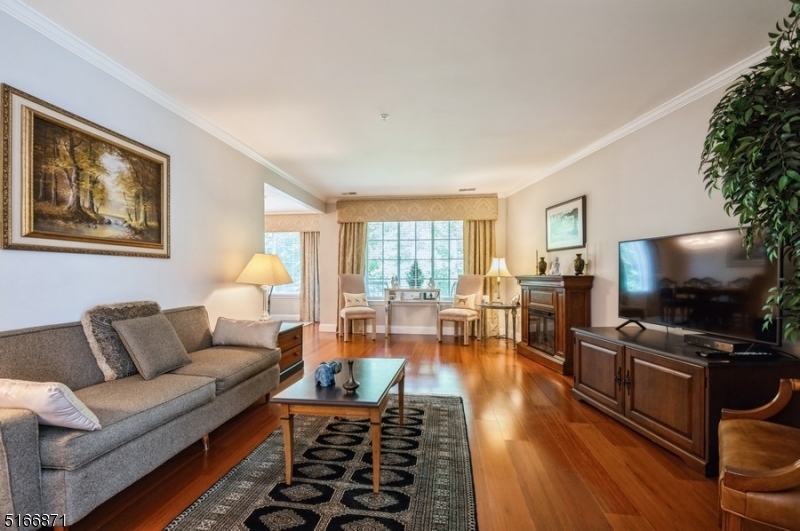 SUTTON WOODS - Residential