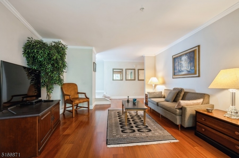 SUTTON WOODS - Residential