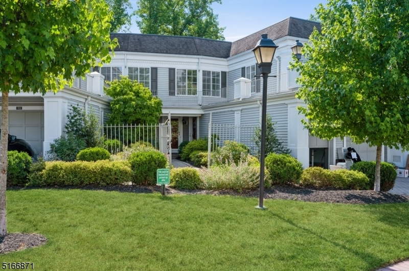 SUTTON WOODS - Residential