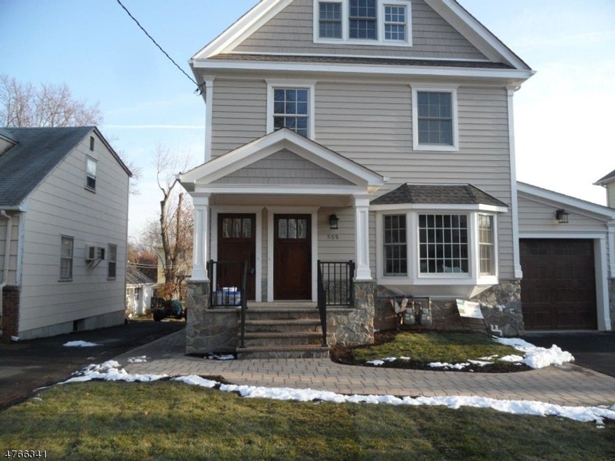 Almost new 2 Bedroom and 2 Baths. Hardwood Floors Stainless Steel Appliances washer and dryer and off-street parking