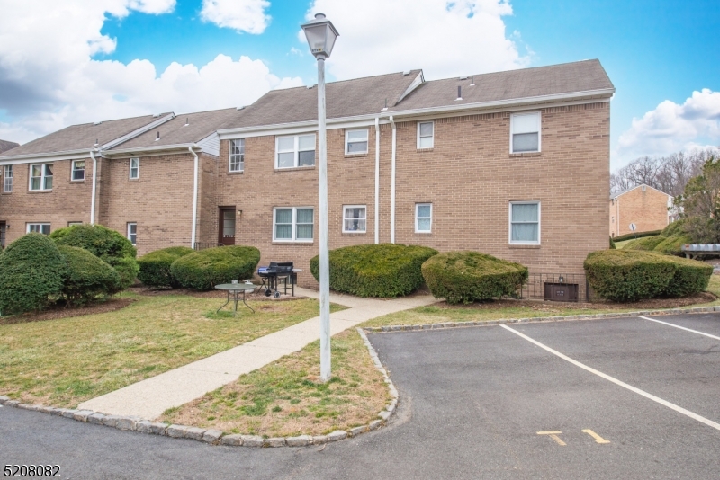 MOUNTAINVIEW MANOR - Residential