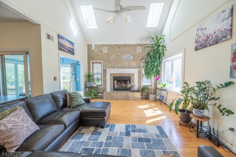 Green Vly Acres Sec 03 - Residential