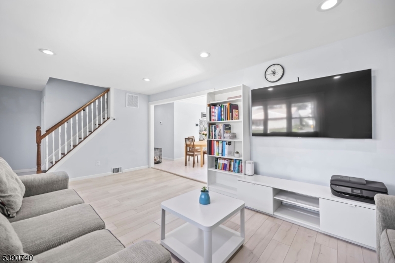 Ewing Twp., New Jersey 08638, United States, 3 Bedrooms Bedrooms, ,2 BathroomsBathrooms,Residential,Pending,226754