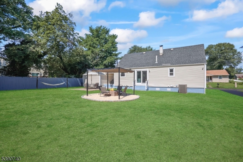 Ewing Twp., New Jersey 08638, United States, 3 Bedrooms Bedrooms, ,2 BathroomsBathrooms,Residential,Pending,226754