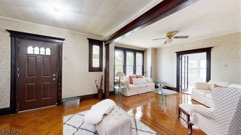 East Orange City, New Jersey 07017, United States, 6 Bedrooms Bedrooms, ,3 BathroomsBathrooms,Residential,Pending,58566