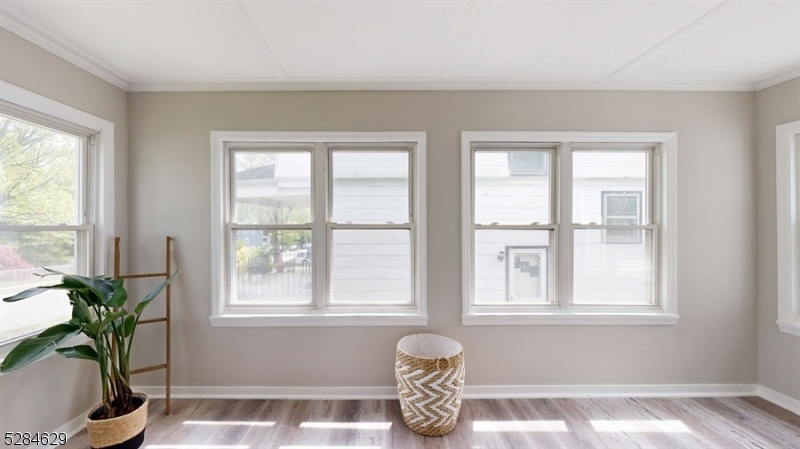 East Orange City, New Jersey 07017, United States, 6 Bedrooms Bedrooms, ,3 BathroomsBathrooms,Residential,Pending,58566