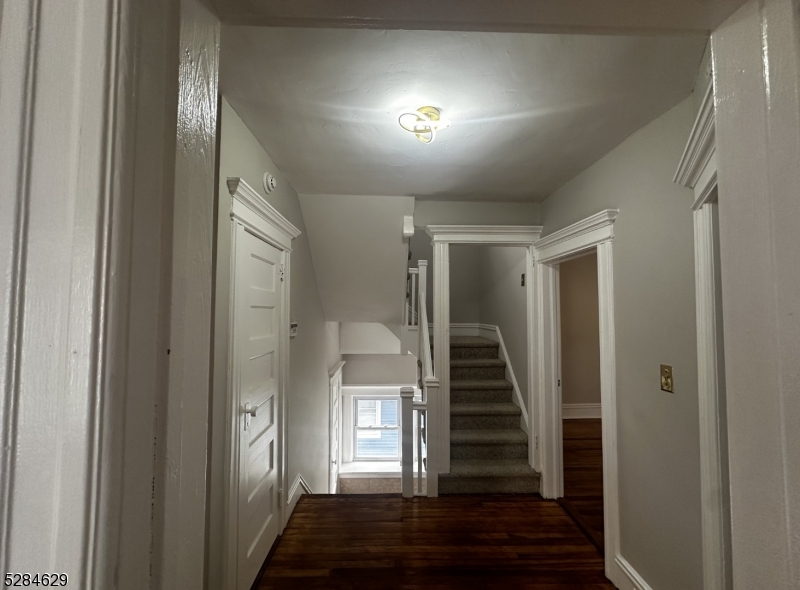 East Orange City, New Jersey 07017, United States, 6 Bedrooms Bedrooms, ,3 BathroomsBathrooms,Residential,Pending,58566